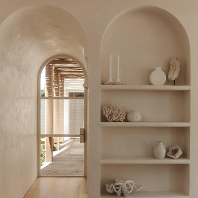 COJENI-BETON-CIRE-19 Niche murale et couloir voûté en béton ciré beige – réalisation Cojeni à Salon-de-Provence