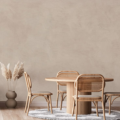 Mur en peinture à la chaux beige dans une salle à manger naturelle – projet Cojeni à Salon-de-Provence

